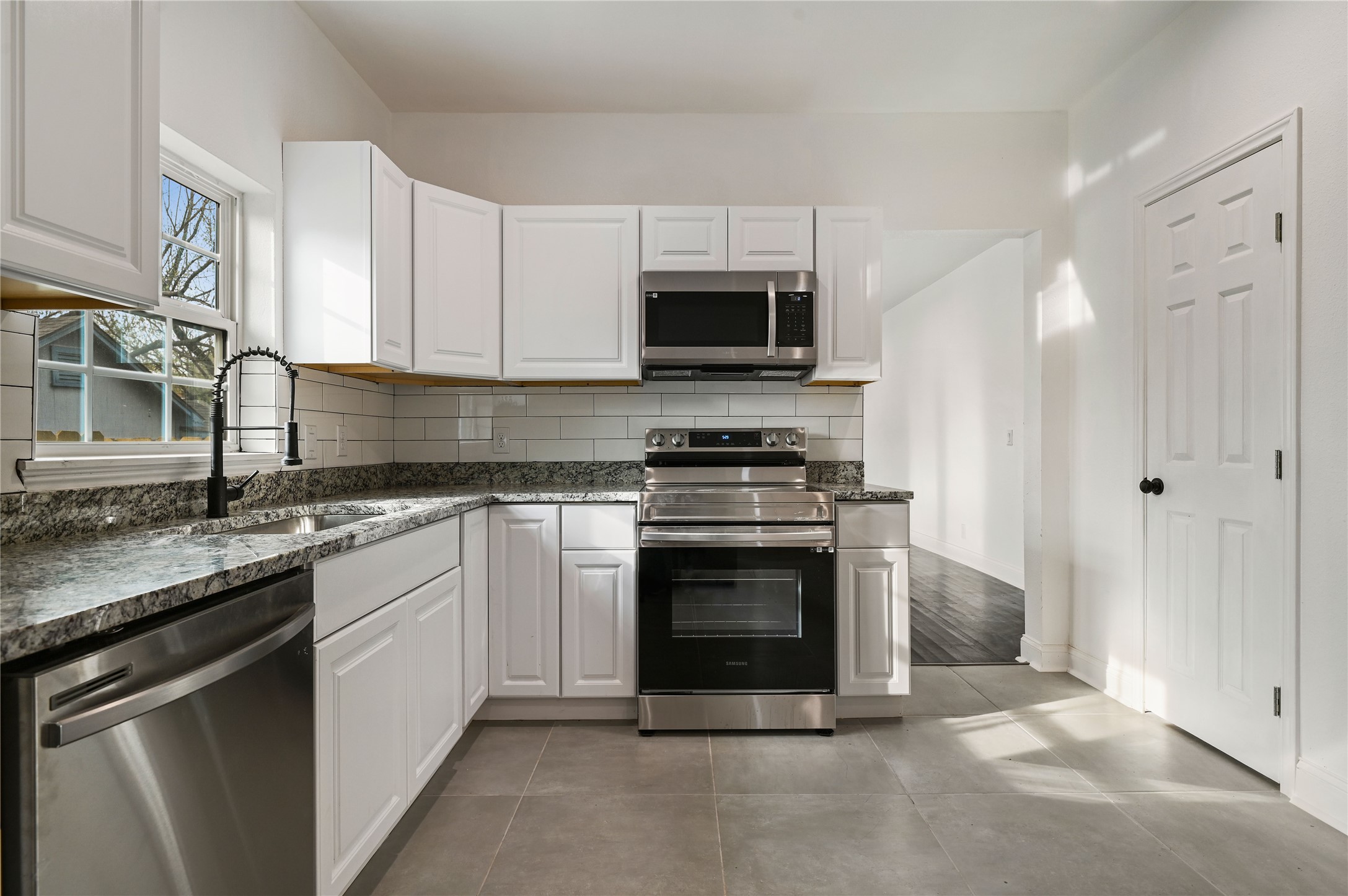 1106 W Chestnut Street Denison TX 75020