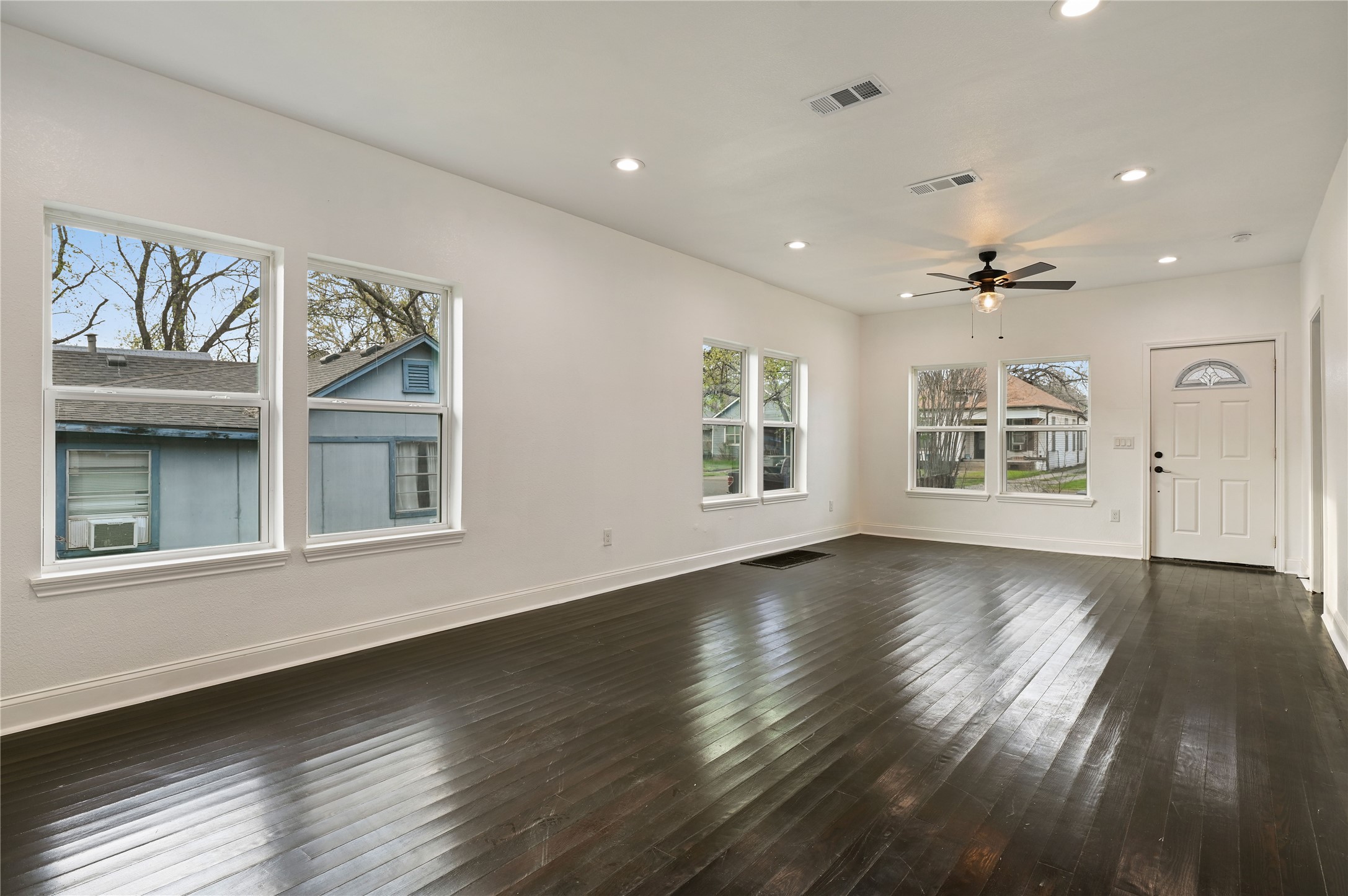 1106 W Chestnut Street Denison TX 75020
