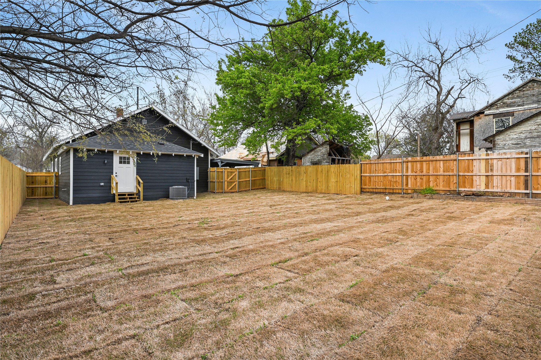 1106 W Chestnut Street Denison TX 75020