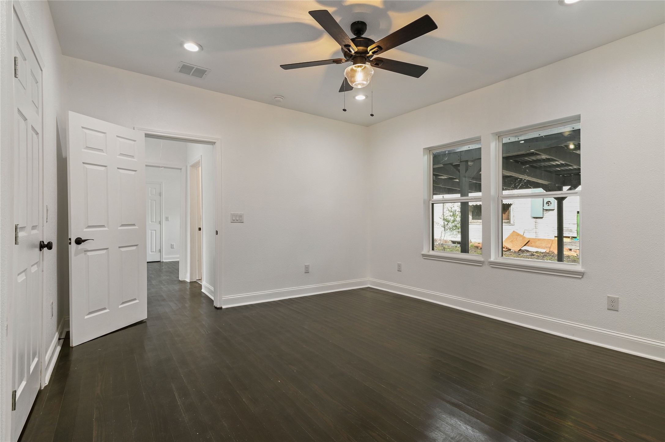 1106 W Chestnut Street Denison TX 75020