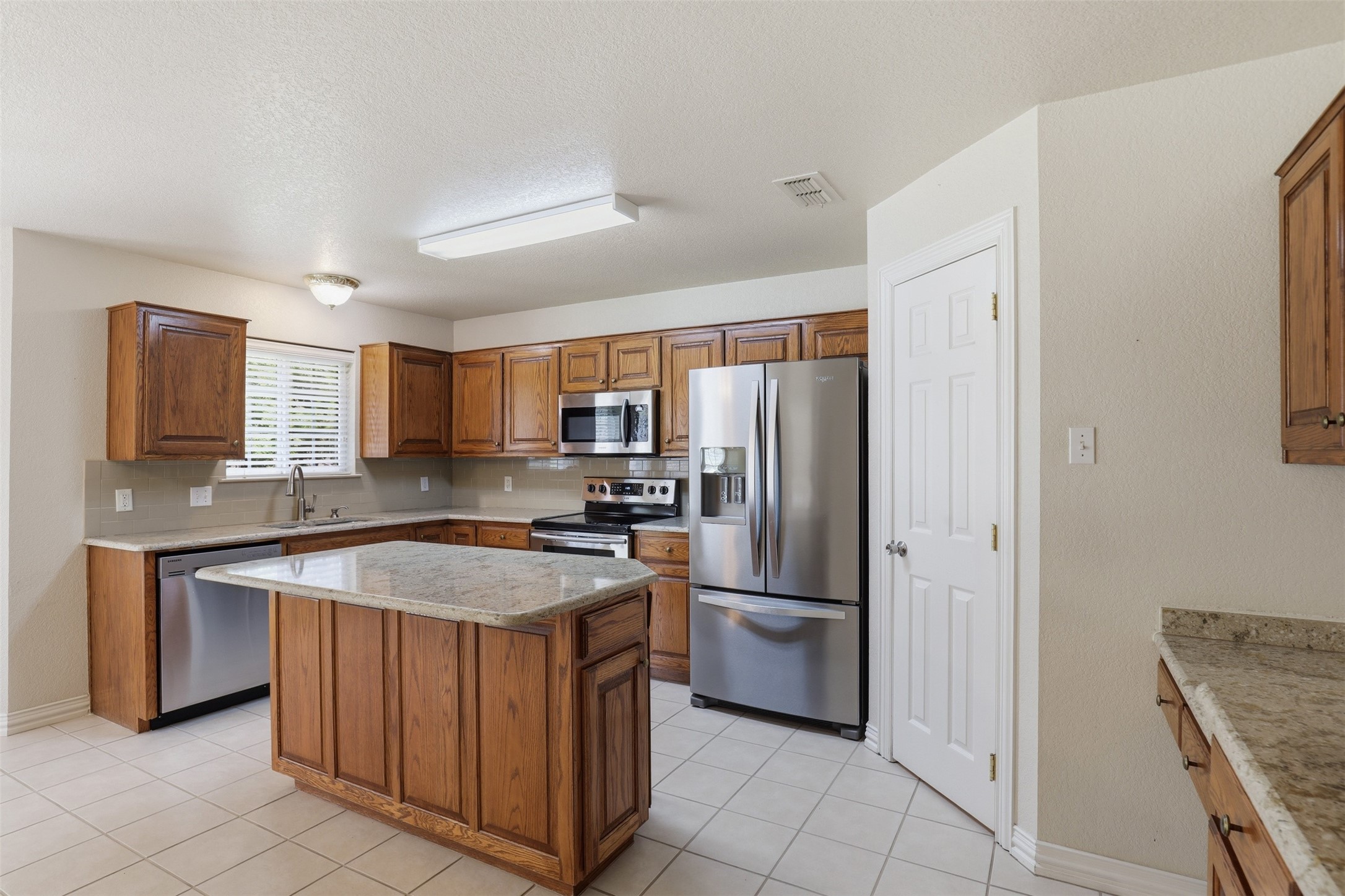 3910 View Point Drive Granbury TX 76048