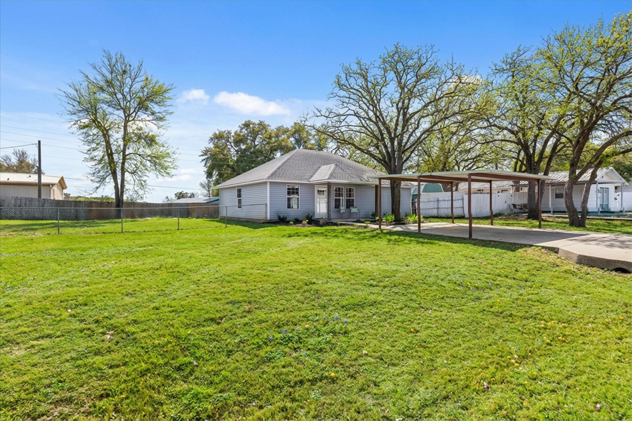 1813 Pioneer Road Granbury TX 76049
