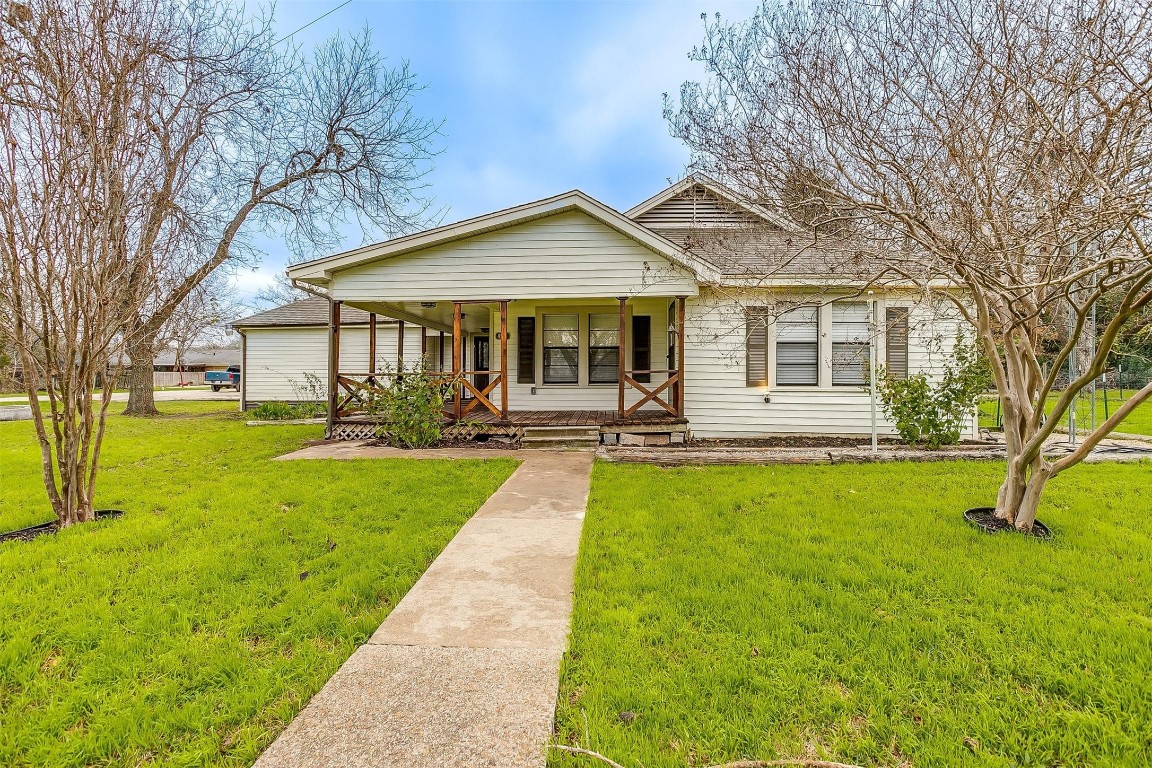 404 White Avenue Bynum TX 76631