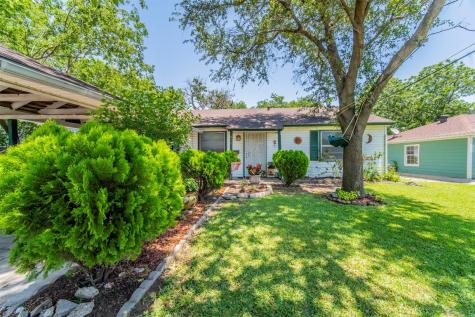 810 Cherokee Trace Grand Prairie TX 75051