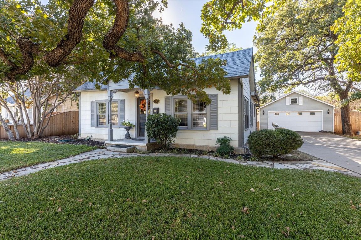 216 S Travis Street Granbury TX 76048