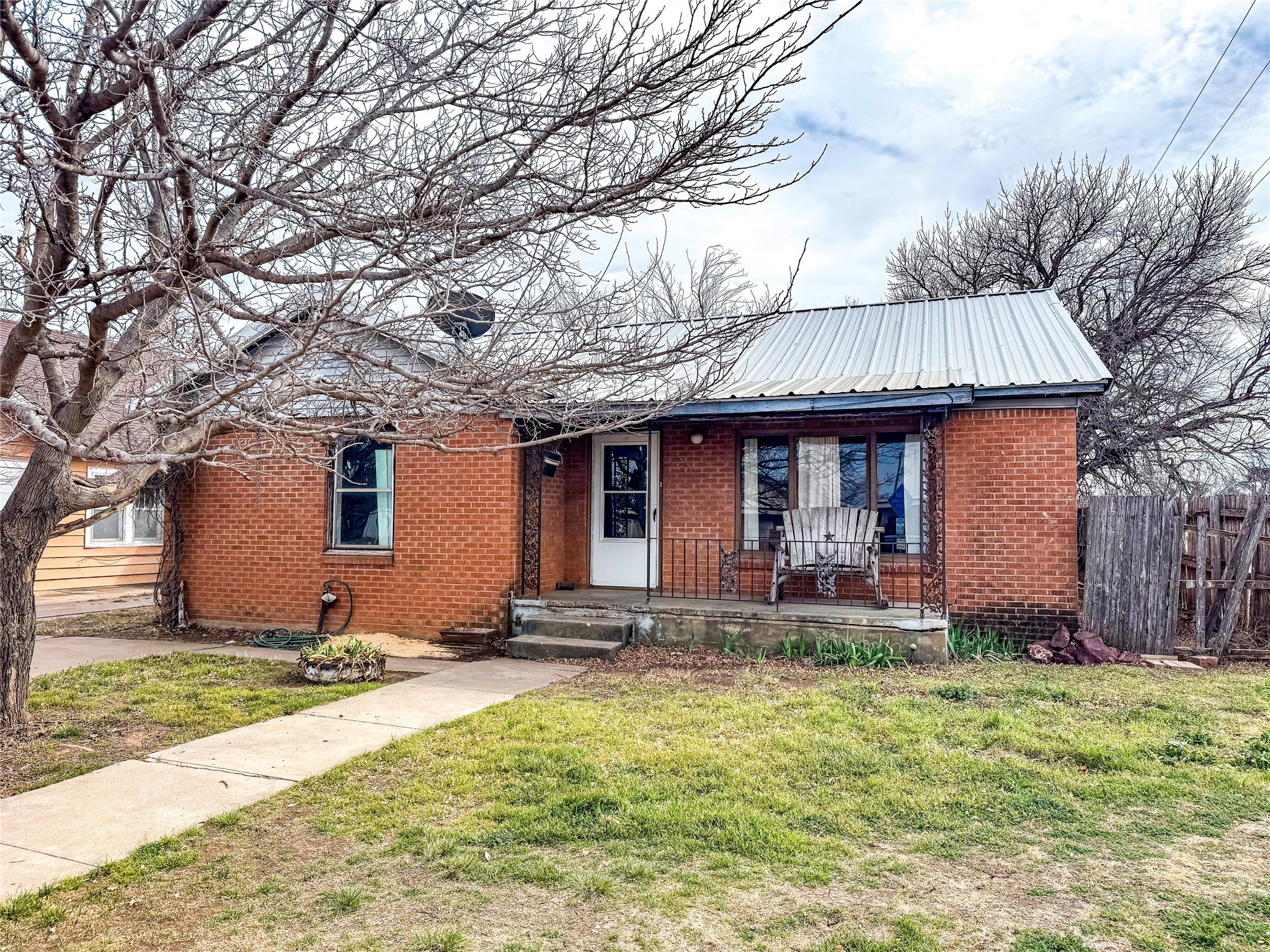 302 E Oliver Street Stamford TX 79553