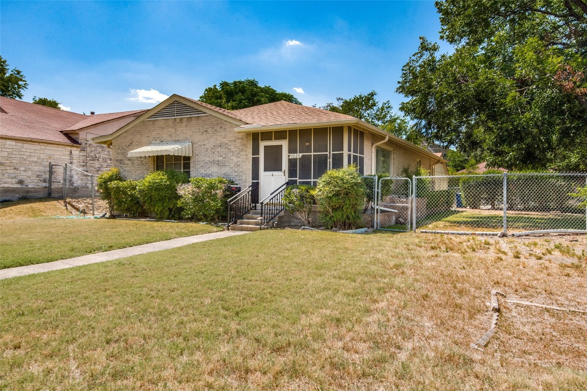 7023 Vivian Avenue Dallas TX 75223