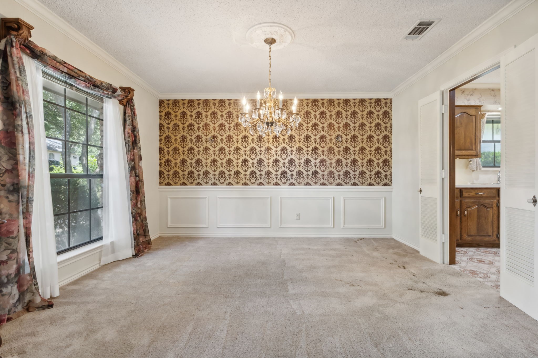 10828 Lochspring Drive Dallas TX 75218