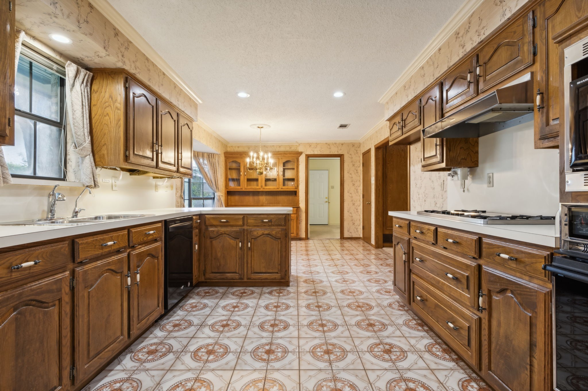10828 Lochspring Drive Dallas TX 75218