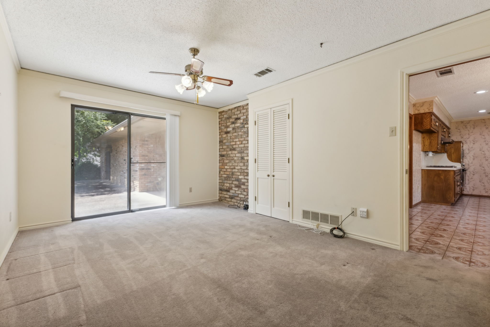10828 Lochspring Drive Dallas TX 75218