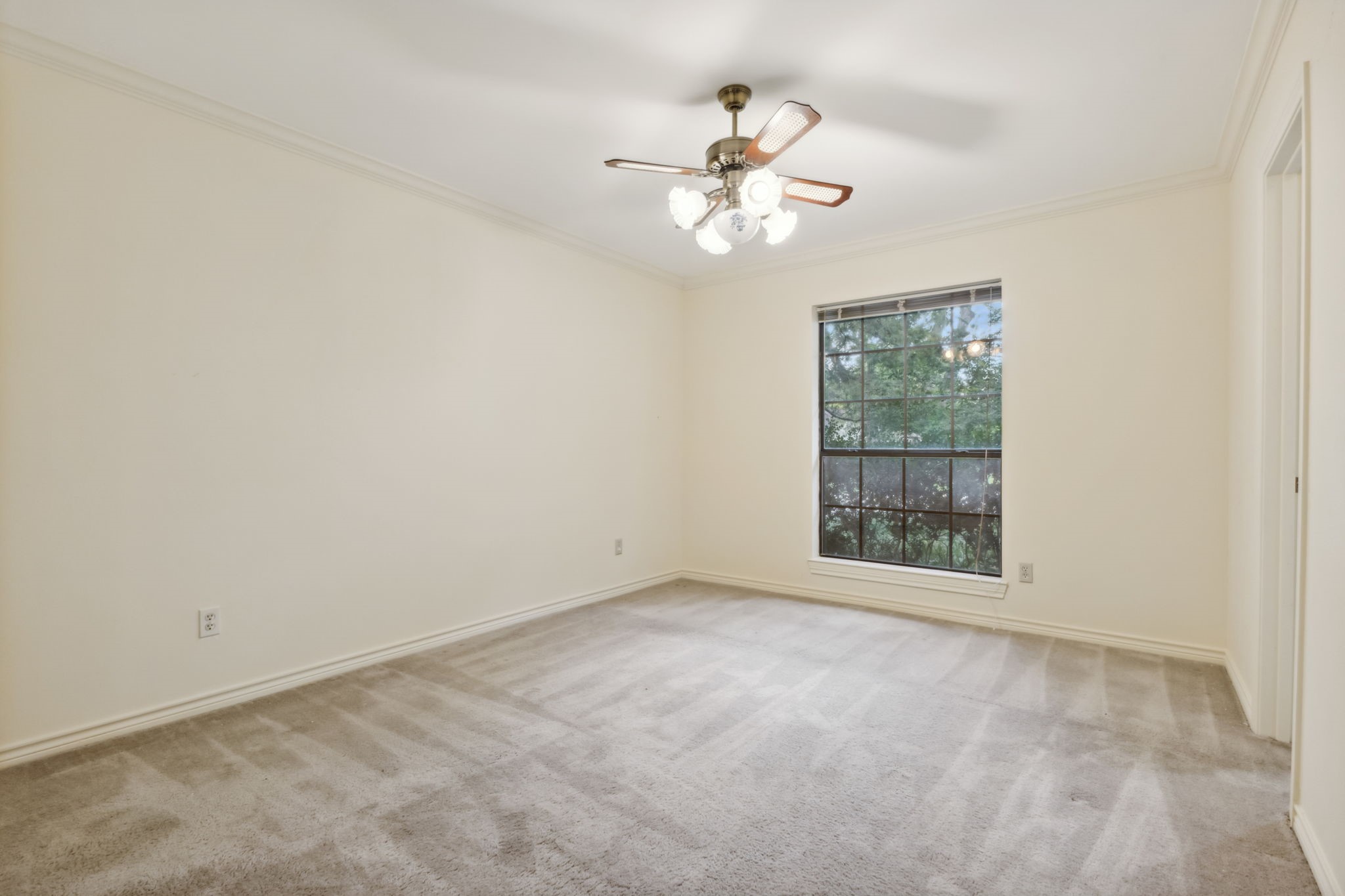 10828 Lochspring Drive Dallas TX 75218