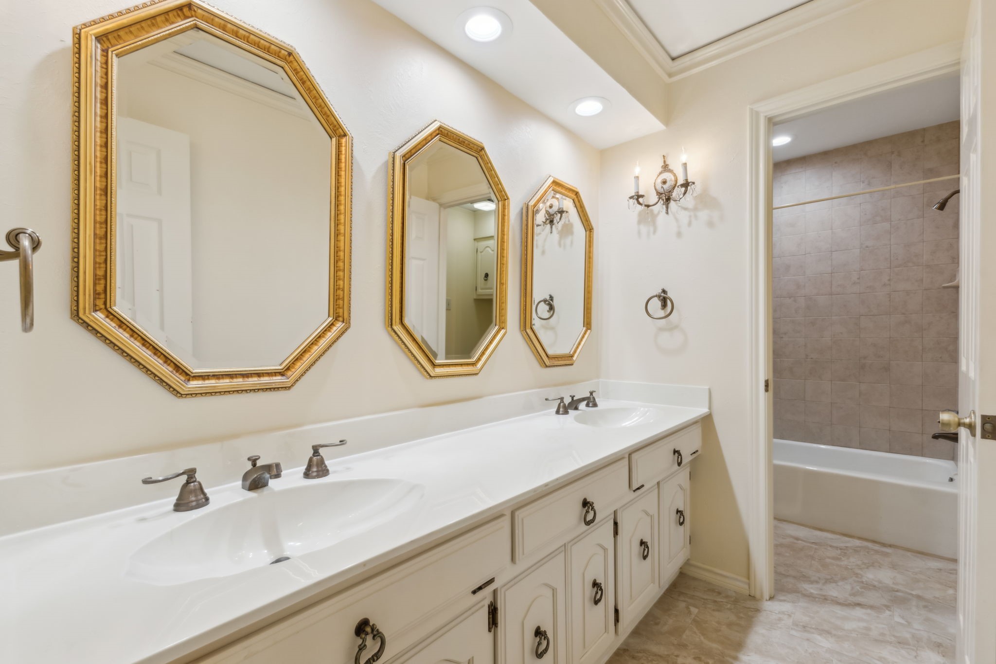 10828 Lochspring Drive Dallas TX 75218