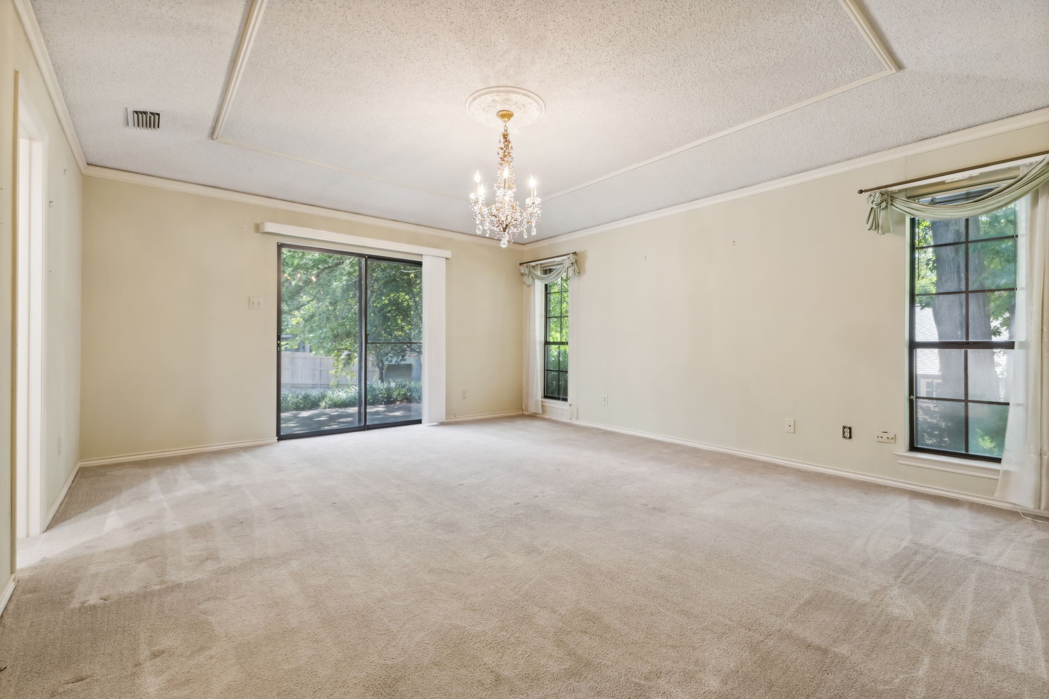 10828 Lochspring Drive Dallas TX 75218