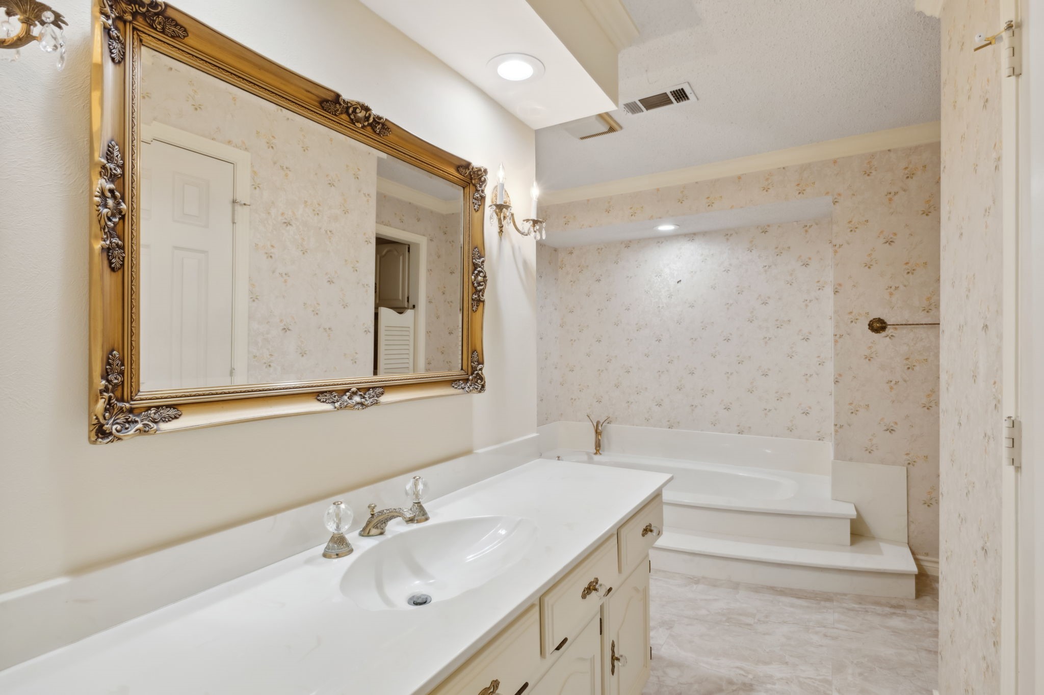 10828 Lochspring Drive Dallas TX 75218