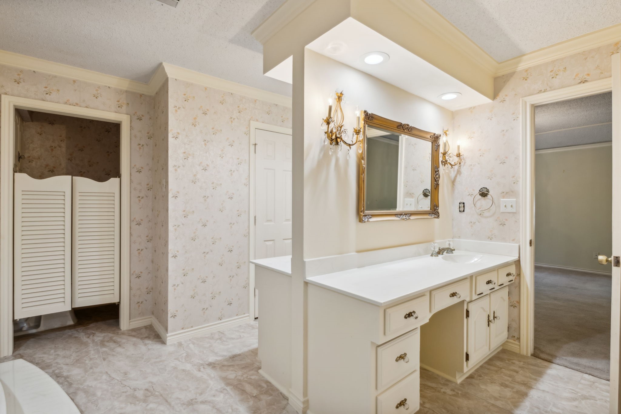 10828 Lochspring Drive Dallas TX 75218
