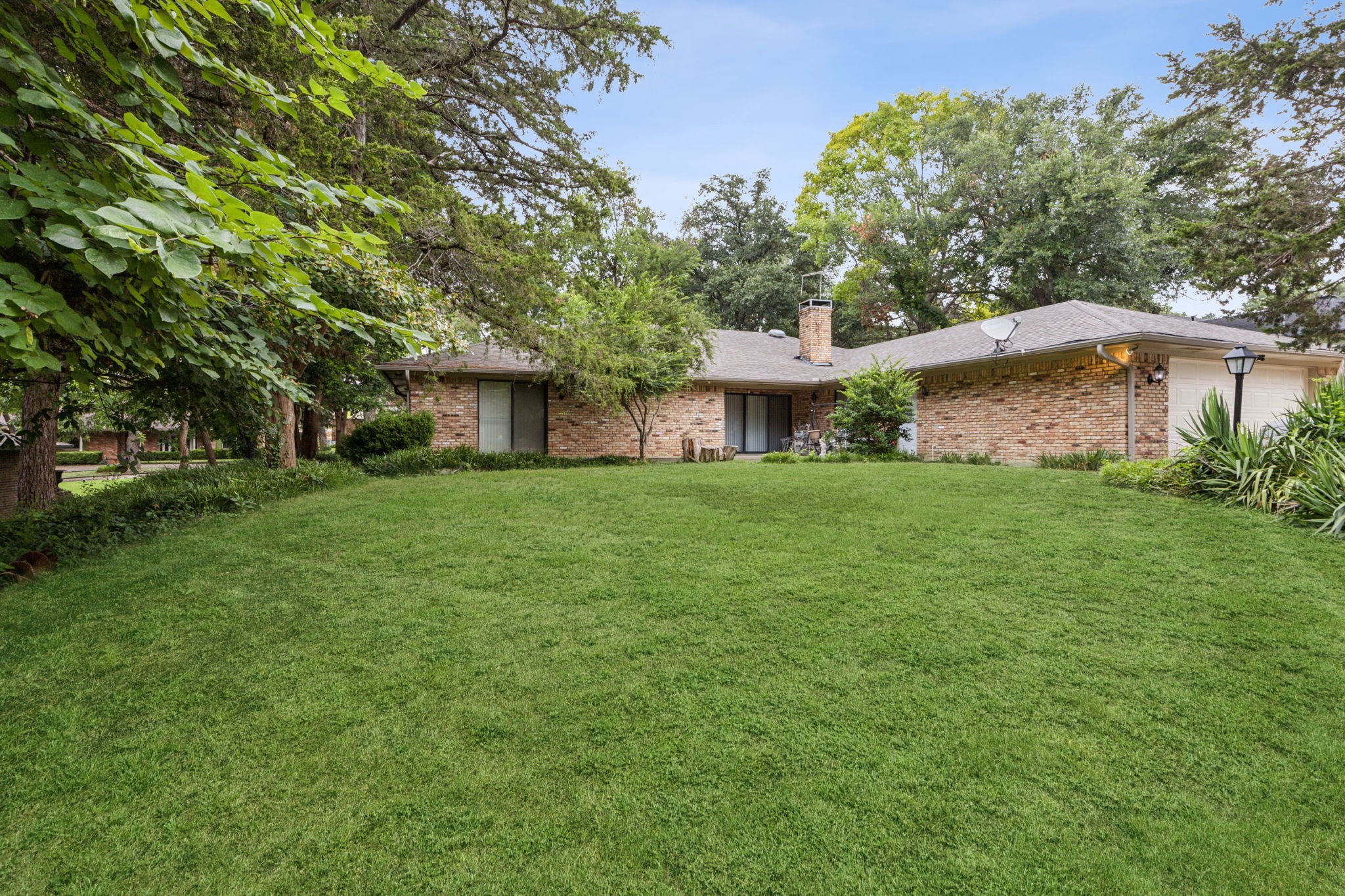 10828 Lochspring Drive Dallas TX 75218