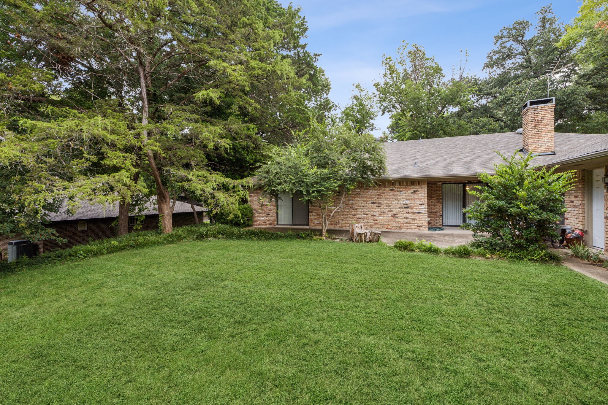 10828 Lochspring Drive Dallas TX 75218