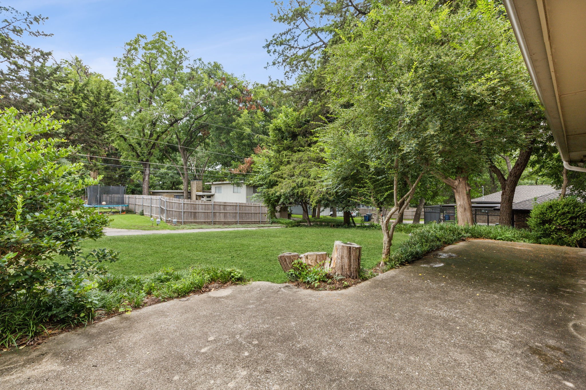 10828 Lochspring Drive Dallas TX 75218
