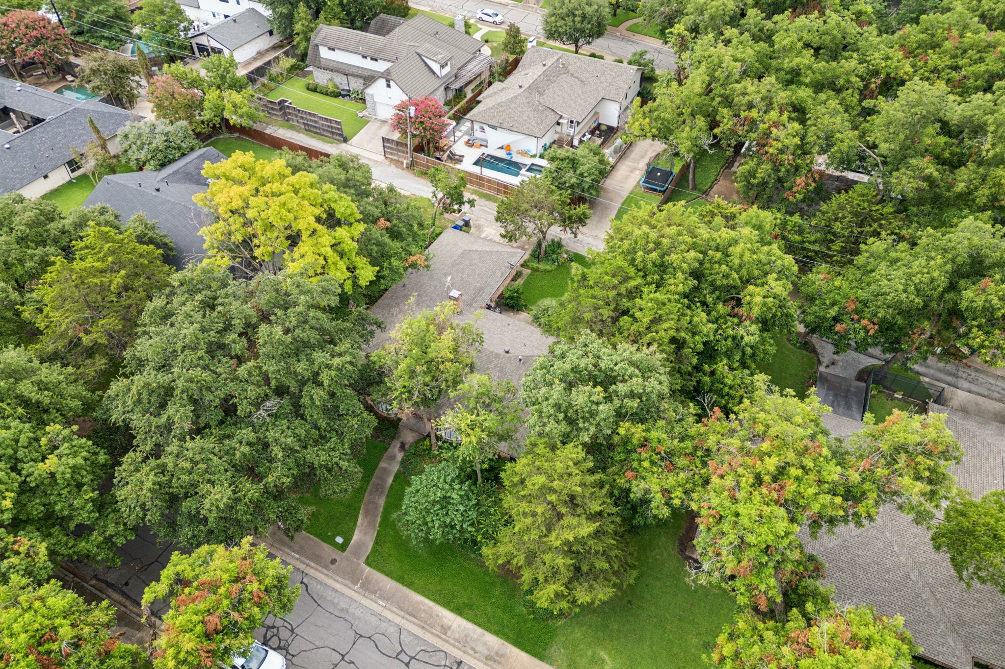 10828 Lochspring Drive Dallas TX 75218