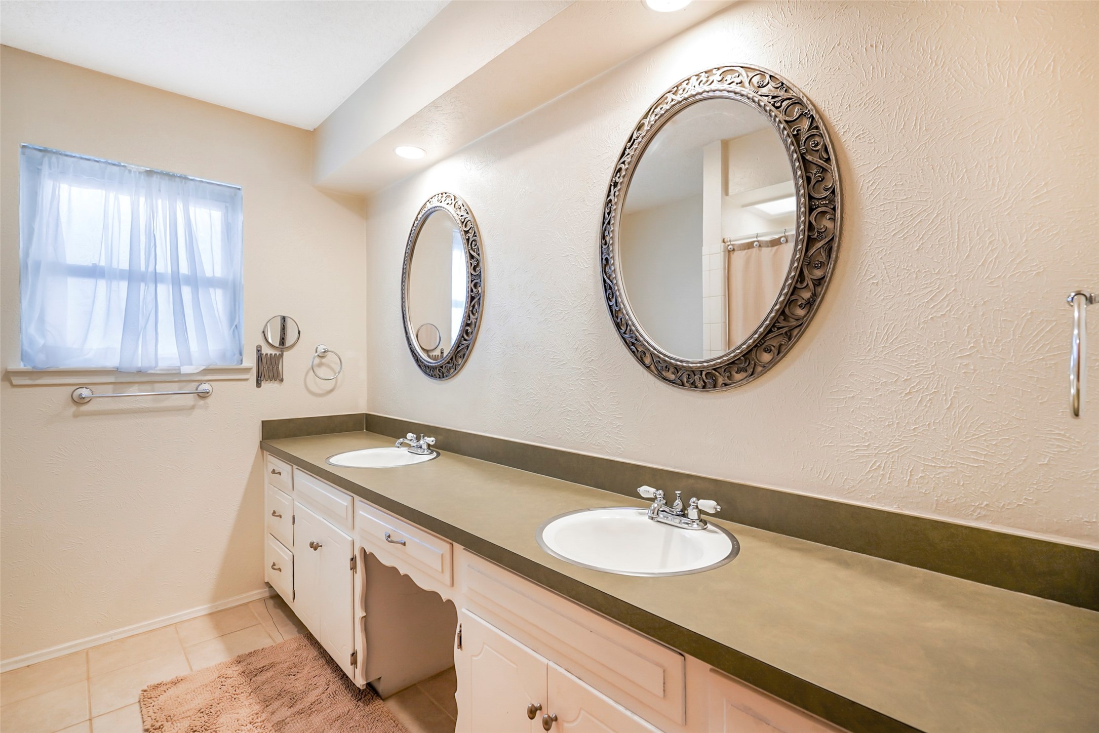 1822 E Cedar Elm Drive Arlington TX 76012