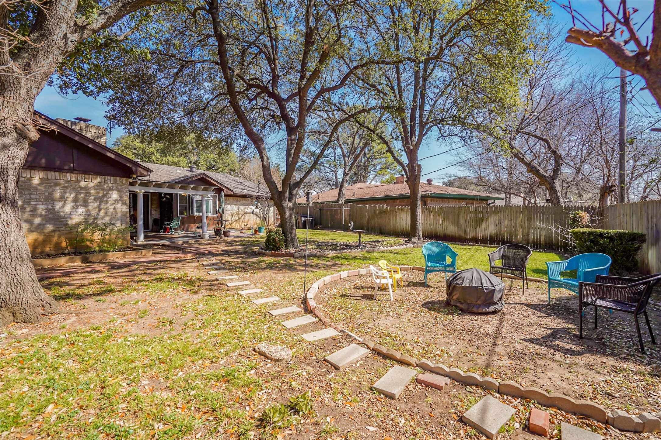 1822 E Cedar Elm Drive Arlington TX 76012