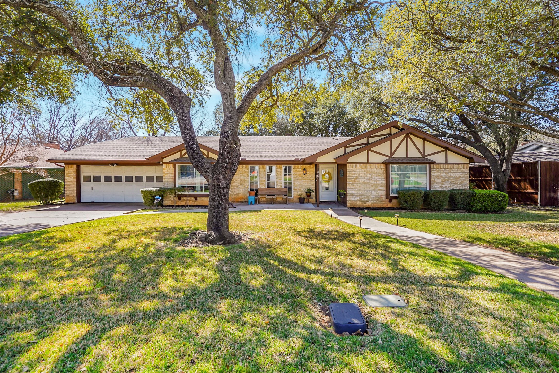 1822 E Cedar Elm Drive Arlington TX 76012