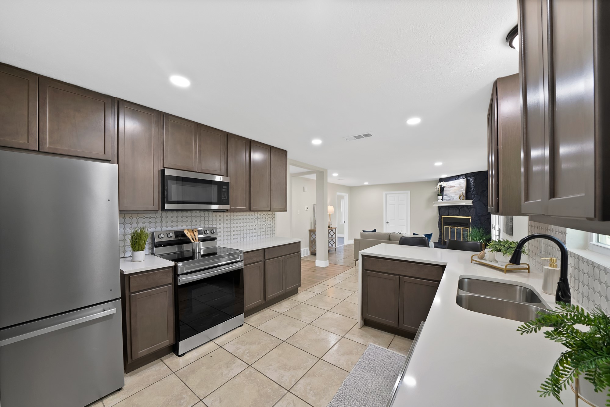 1213 Walker Drive Hurst TX 76053