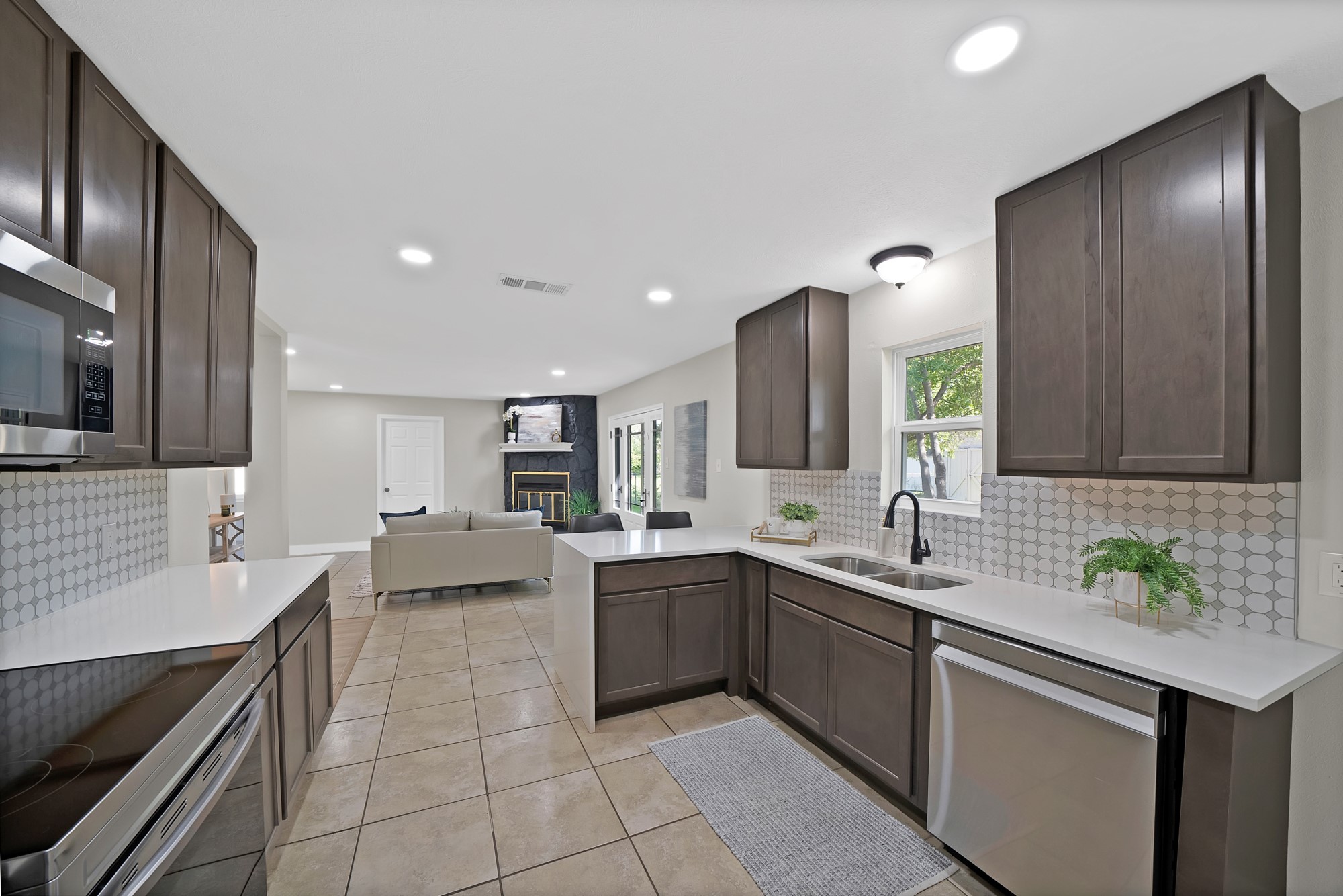 1213 Walker Drive Hurst TX 76053