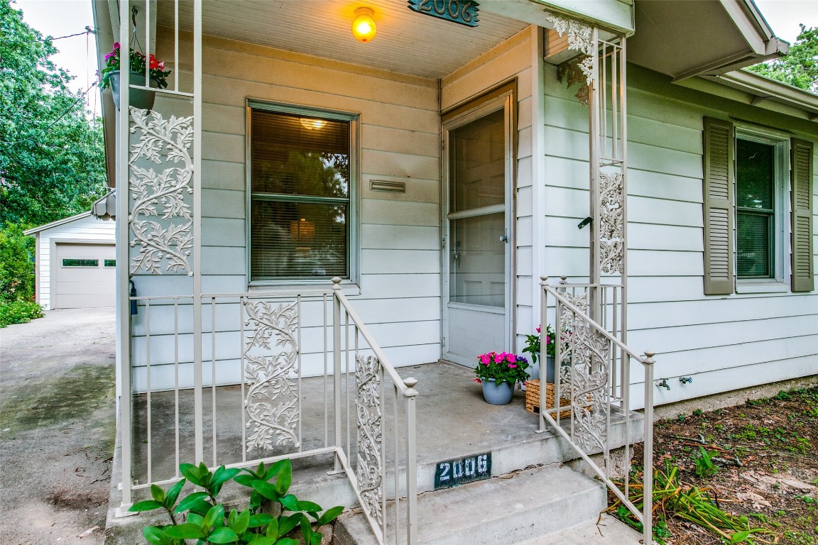 2006 Oakwood Street Haltom City TX 76117