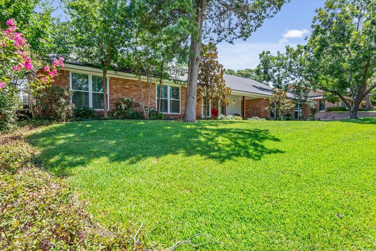 10014 Burgundy Drive Woodway TX 76712
