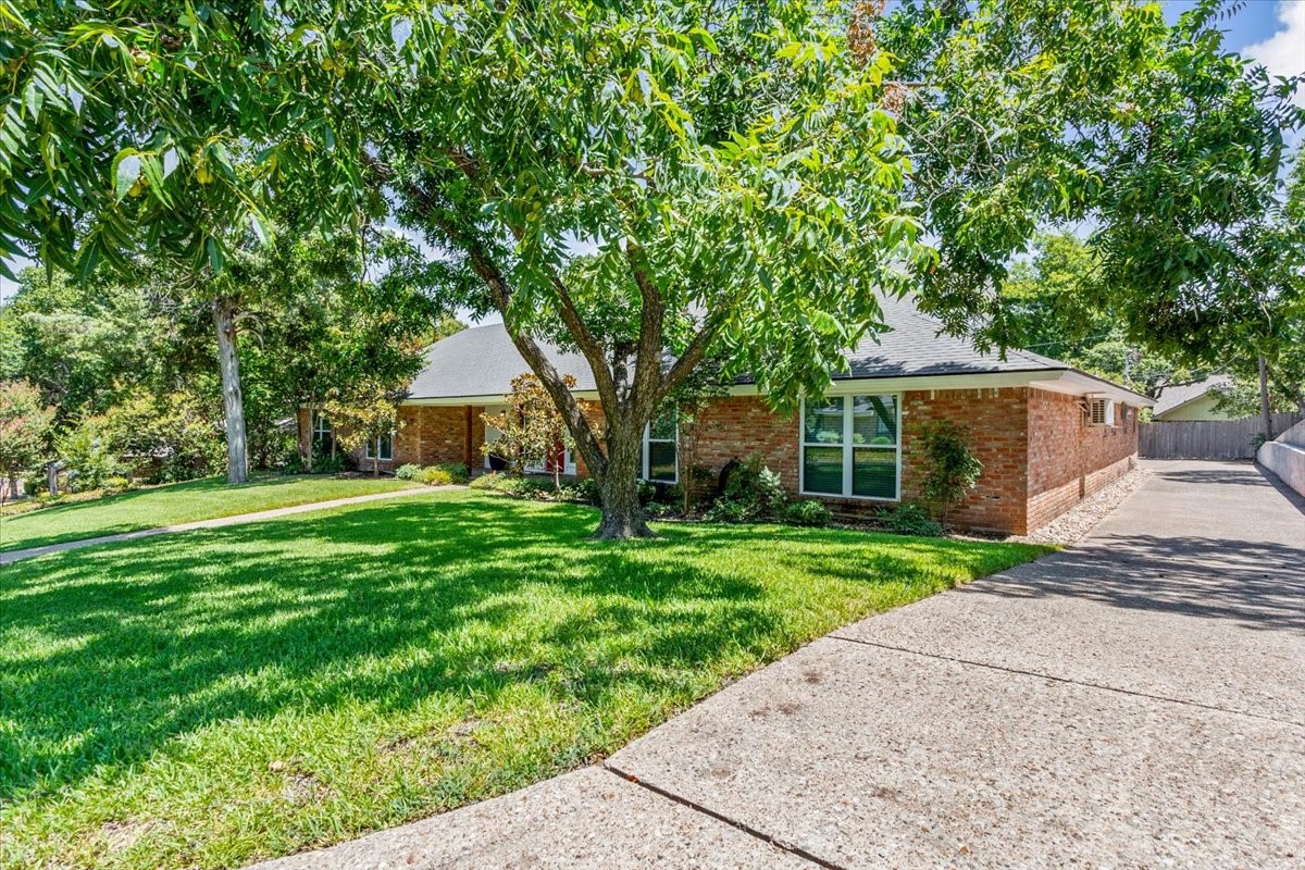 10014 Burgundy Drive Woodway TX 76712