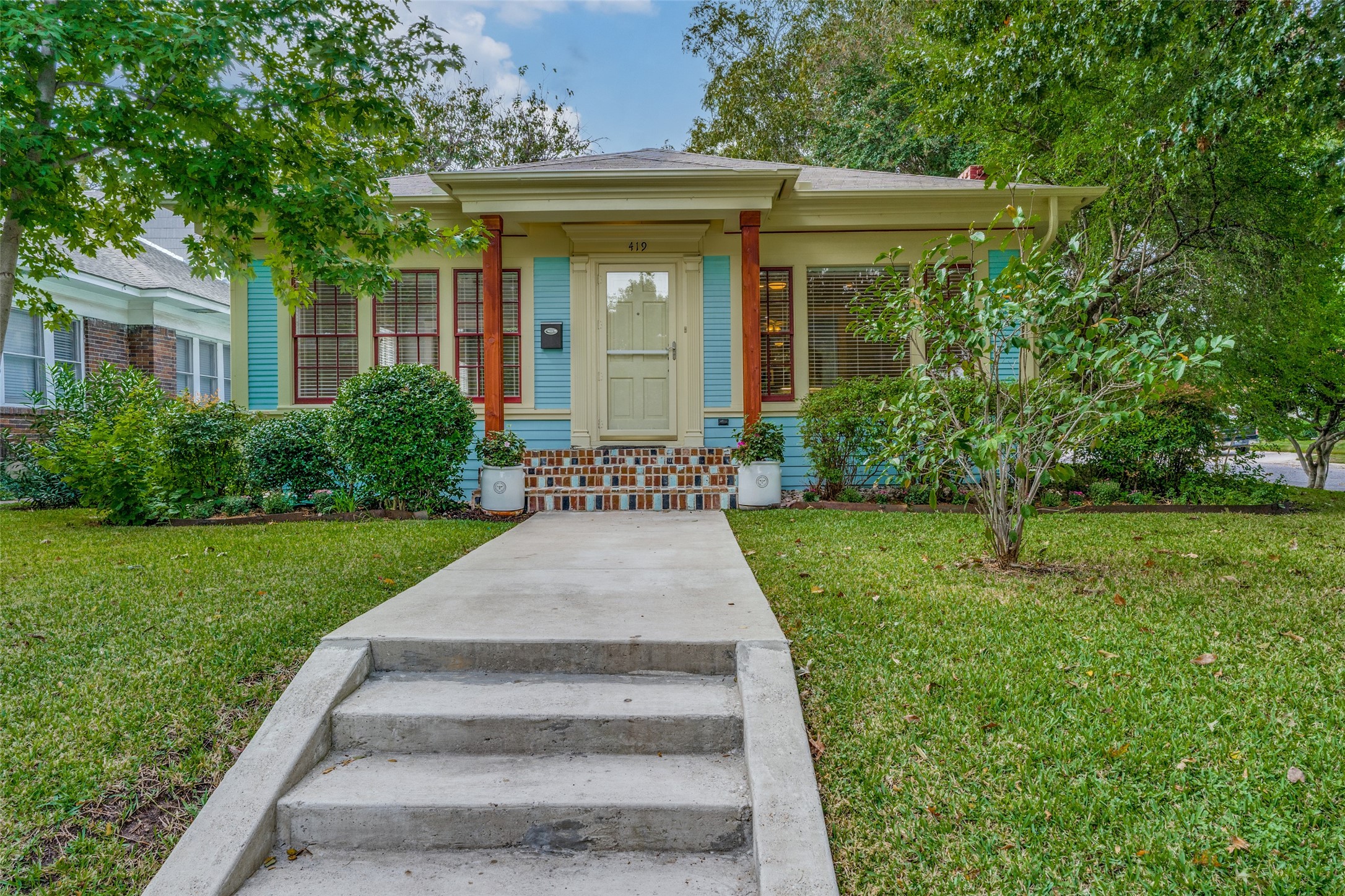 419 N Winnetka Avenue Dallas TX 75208