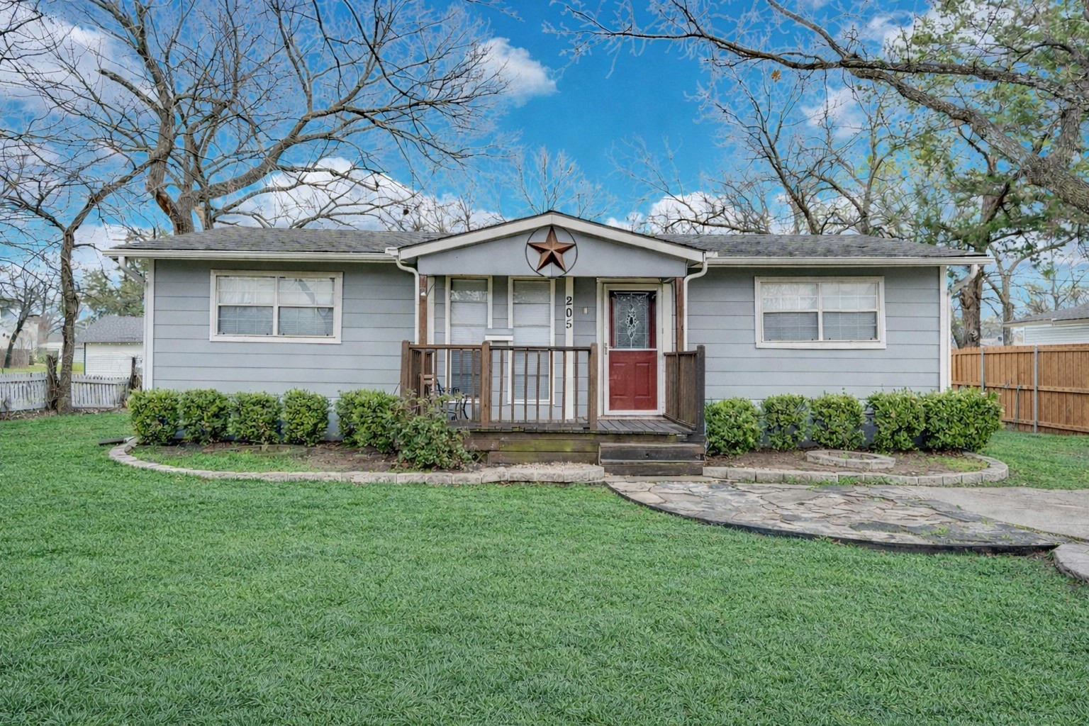 205 W Latimer Street Ennis TX 75119