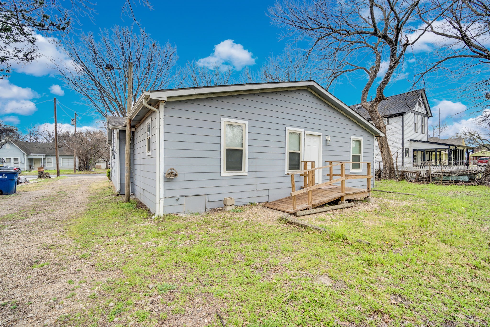 205 W Latimer Street Ennis TX 75119
