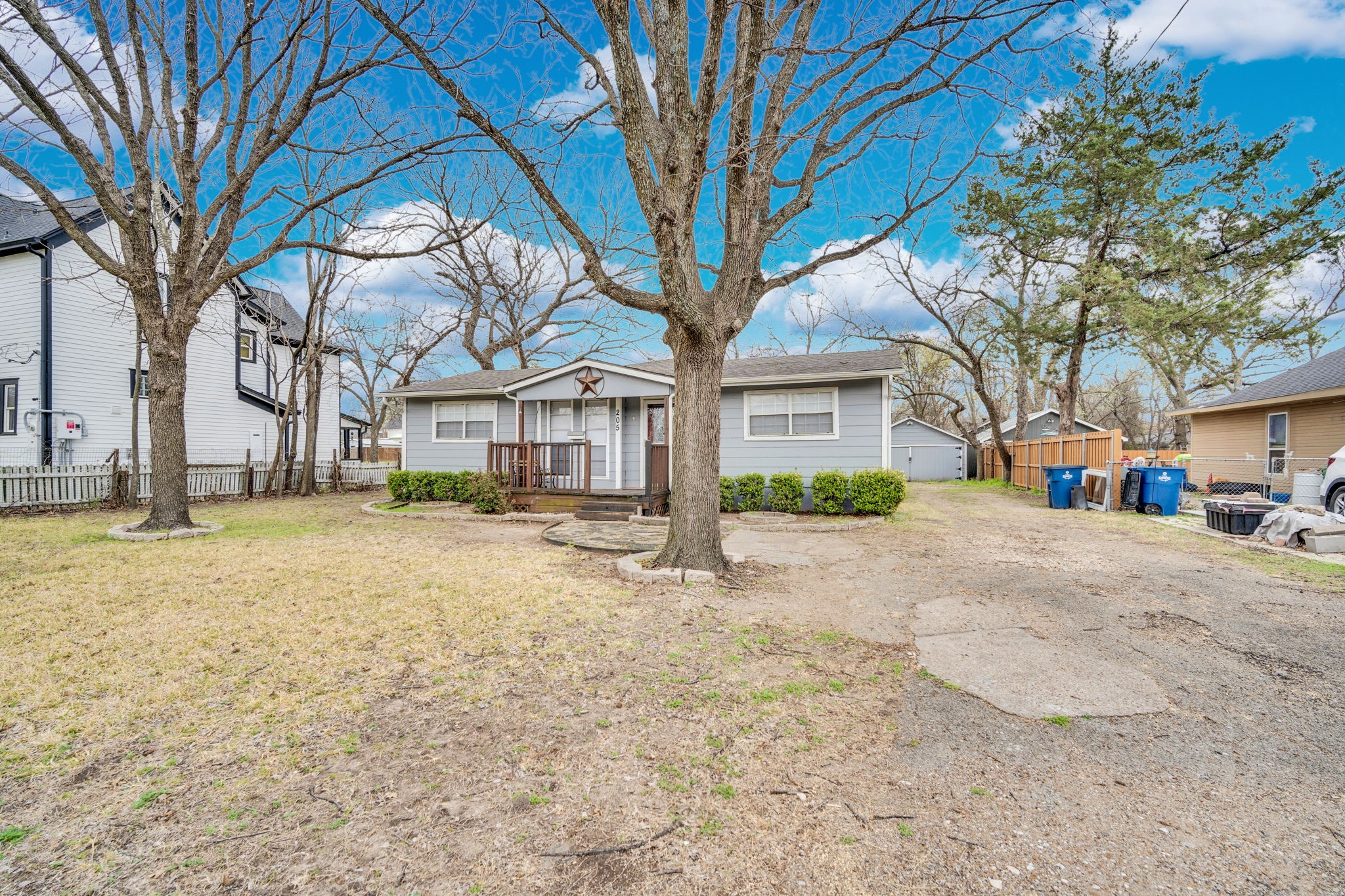 205 W Latimer Street Ennis TX 75119