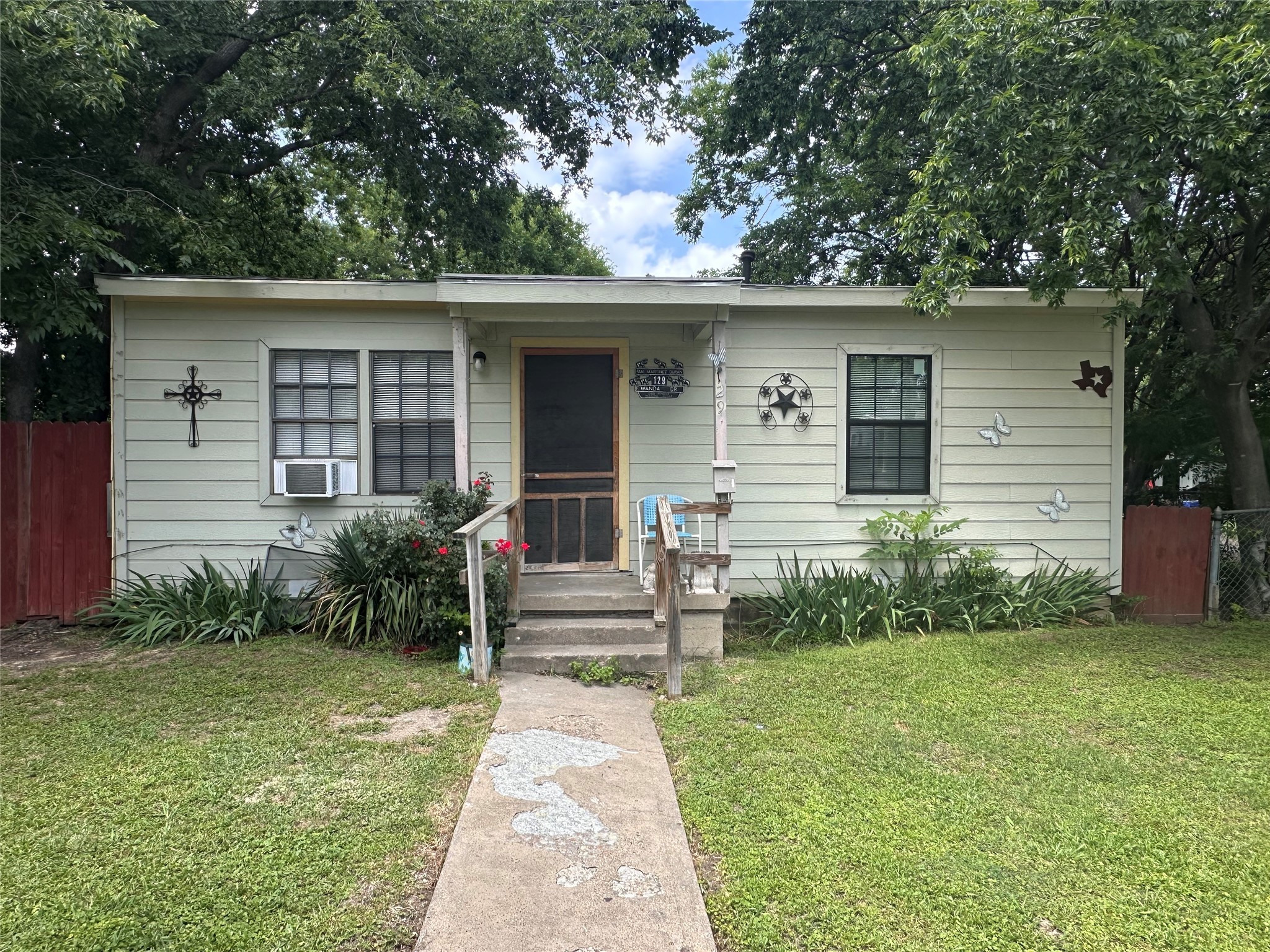 129 E Wanda Drive Garland TX 75040