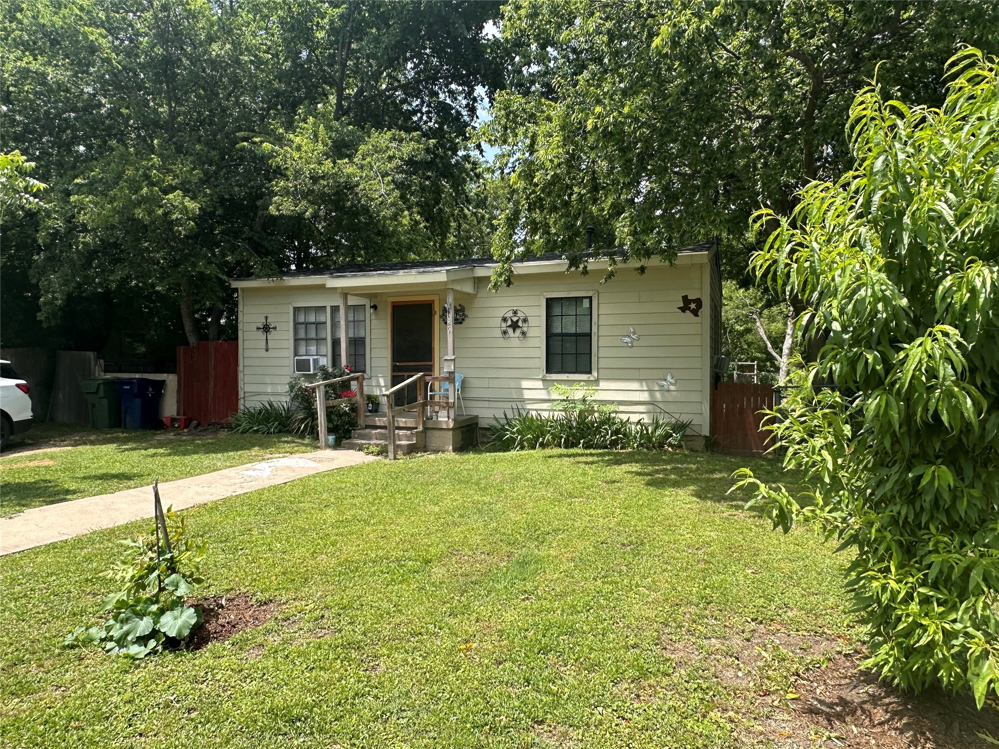 129 E Wanda Drive Garland TX 75040