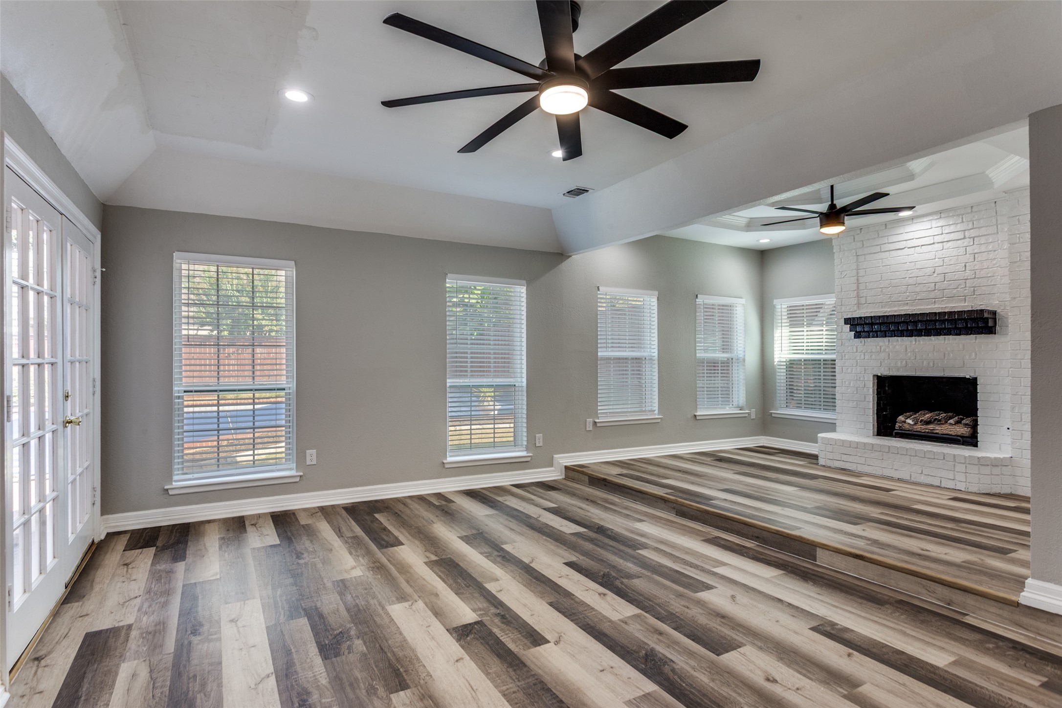 2103 Bay Club Drive Arlington TX 76013