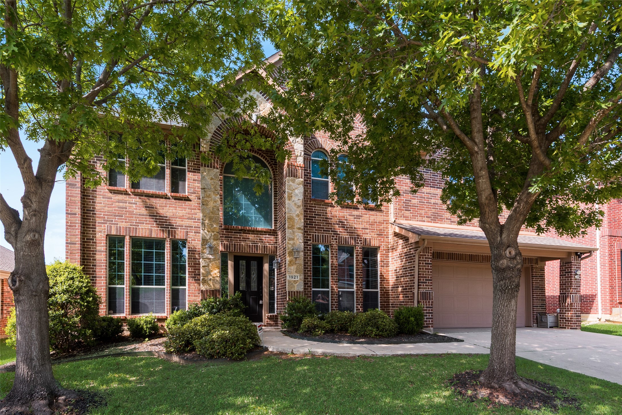 1921 Santa Anna Drive Arlington TX 76001