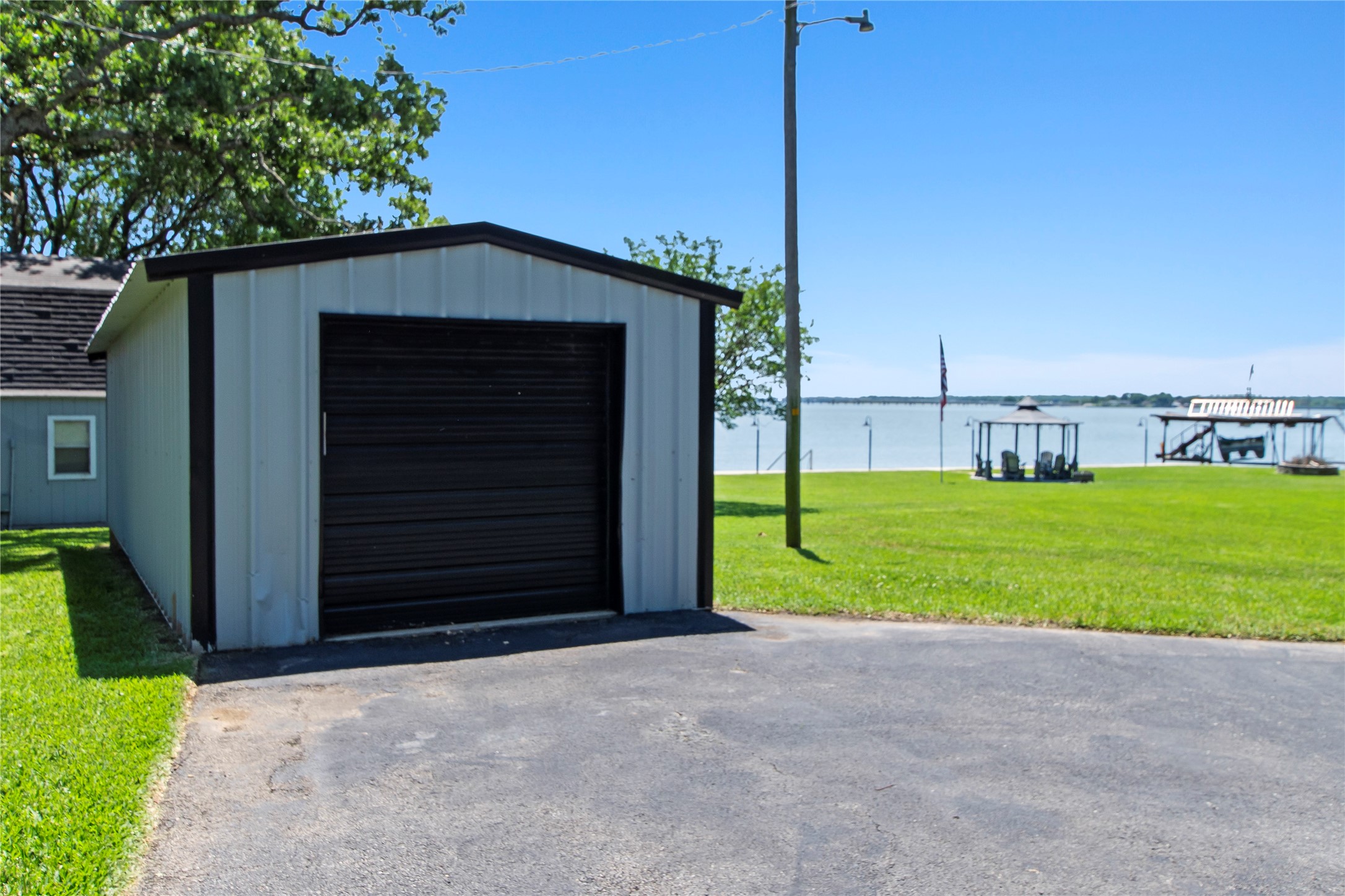 1301 Oak Hill Drive Kemp TX 75143
