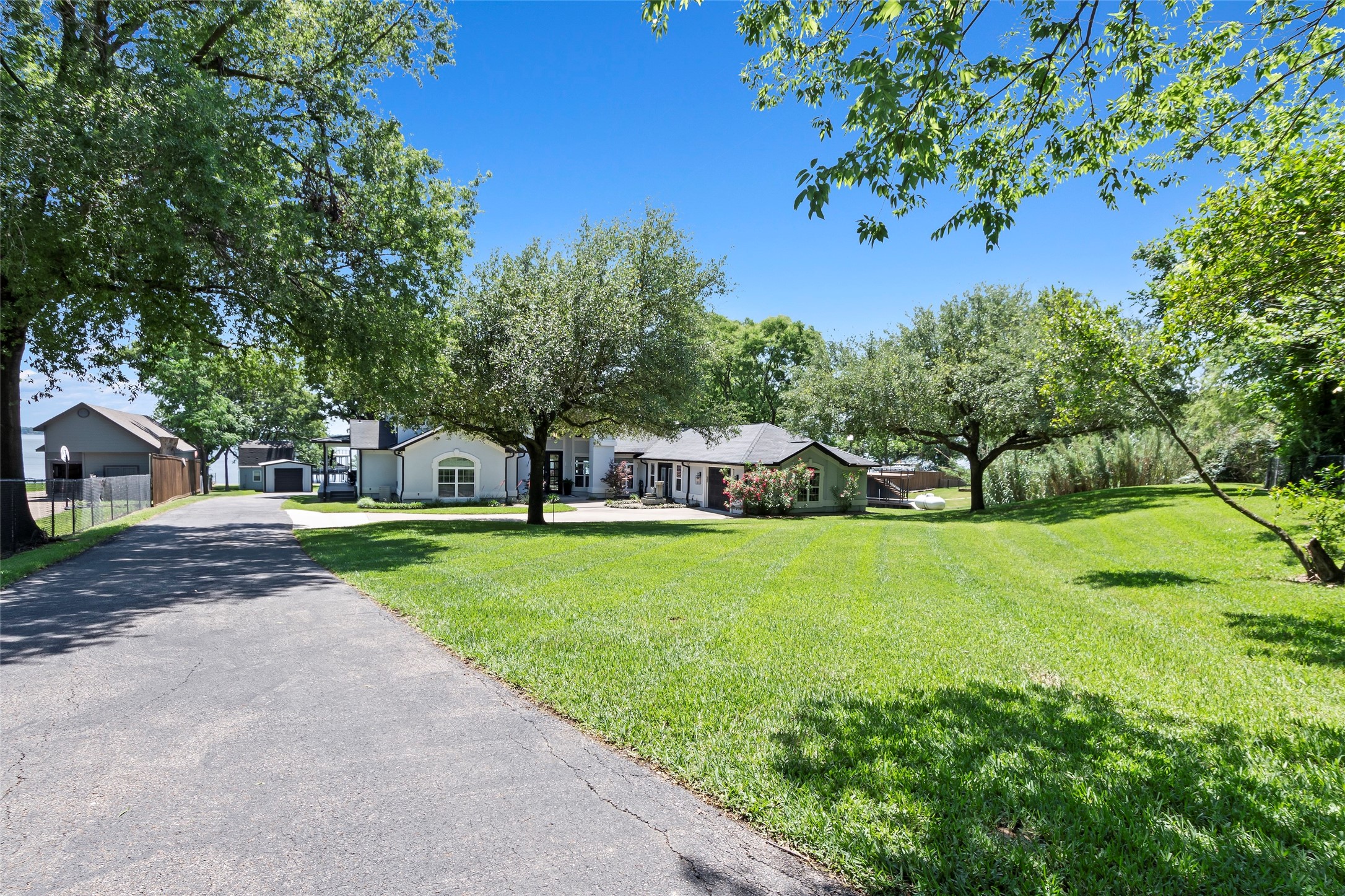 1301 Oak Hill Drive Kemp TX 75143