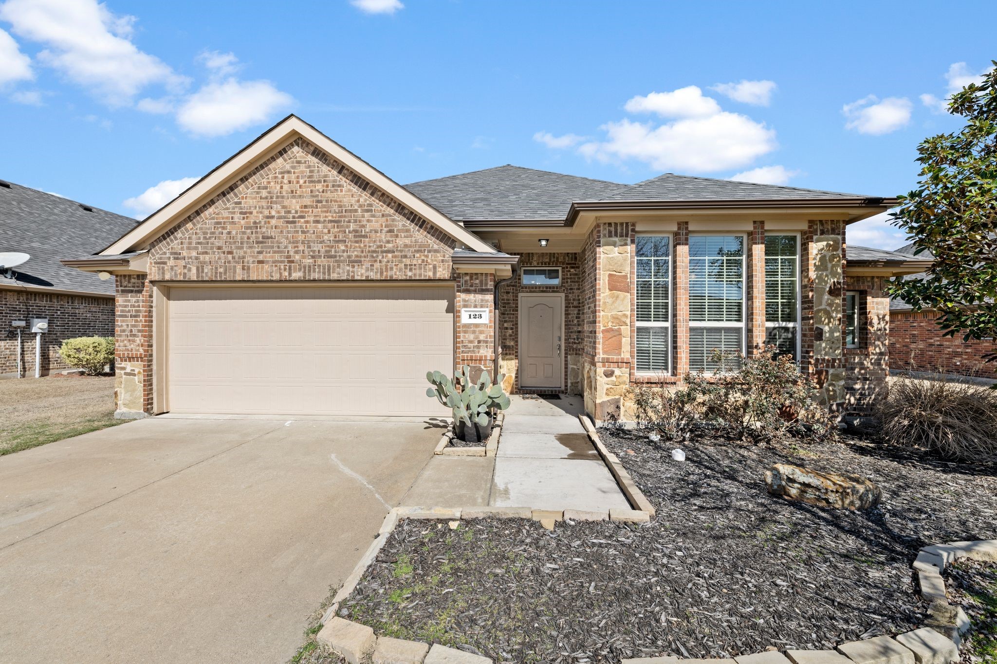 123 Lacy Oak Lane Waxahachie TX 75165