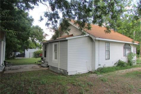 703 N Gardner Street Whitewright TX 75491