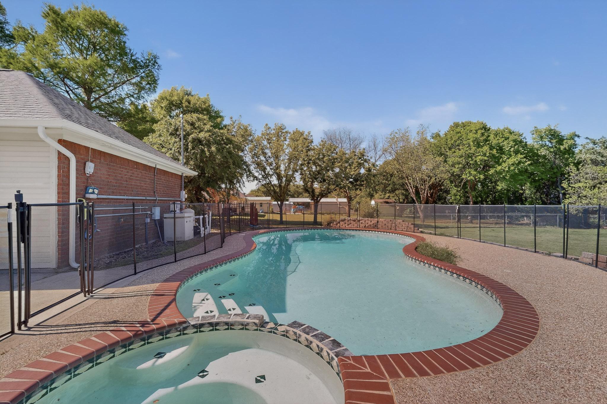 2601 Trail Tree Court Burleson TX 76028