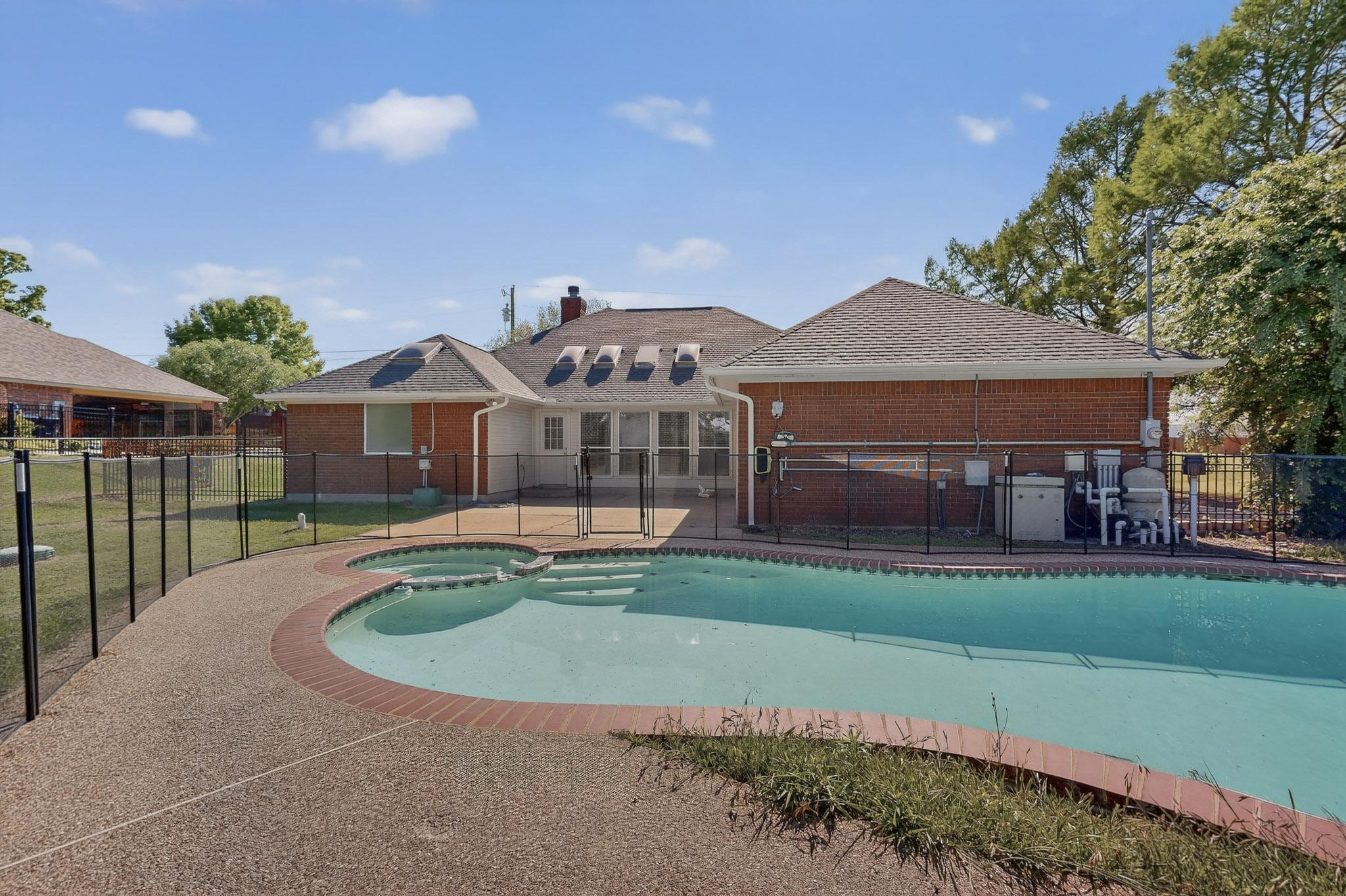 2601 Trail Tree Court Burleson TX 76028