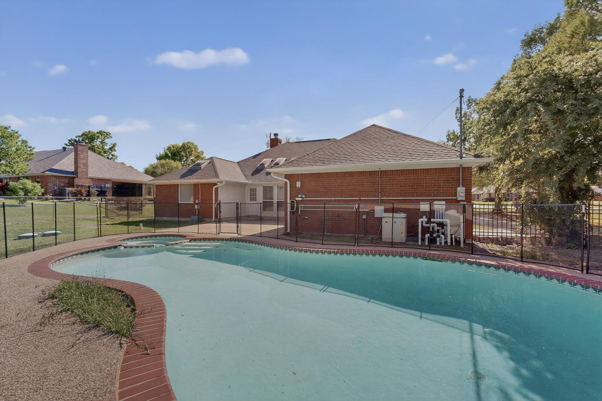 2601 Trail Tree Court Burleson TX 76028