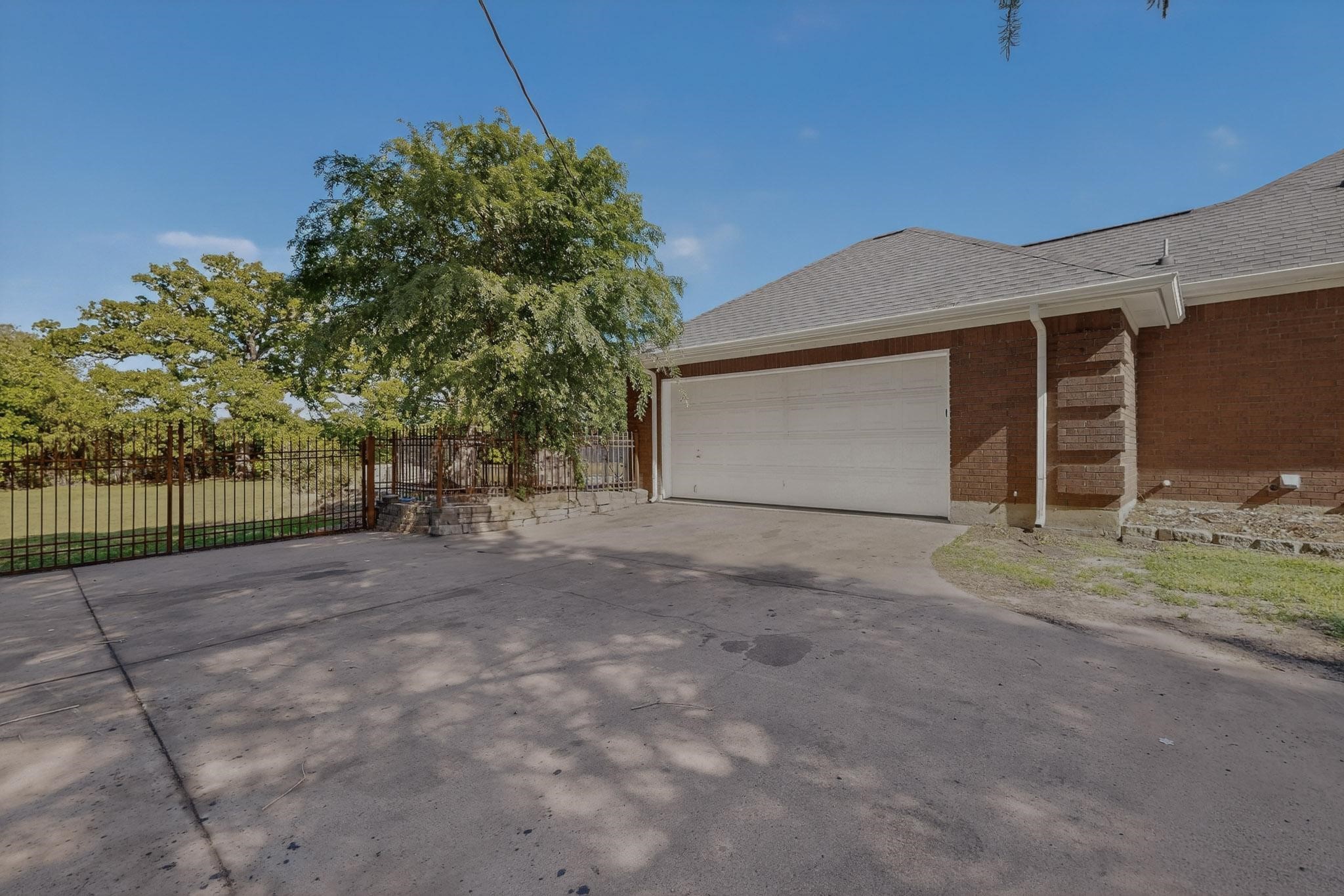 2601 Trail Tree Court Burleson TX 76028