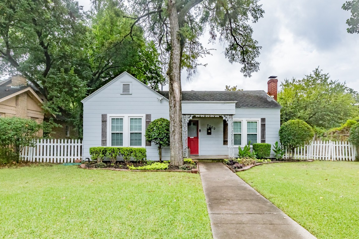 2500 Honeysuckle Avenue Fort Worth TX 76111