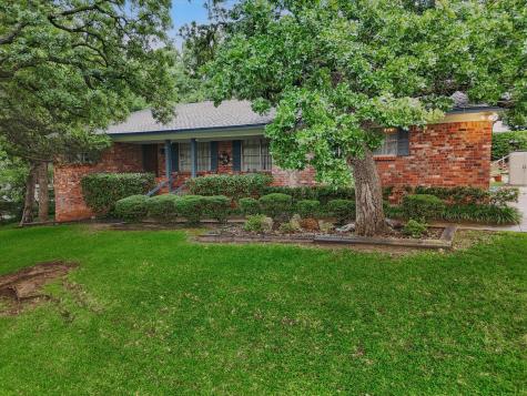 912 Live Oak Lane Arlington TX 76012