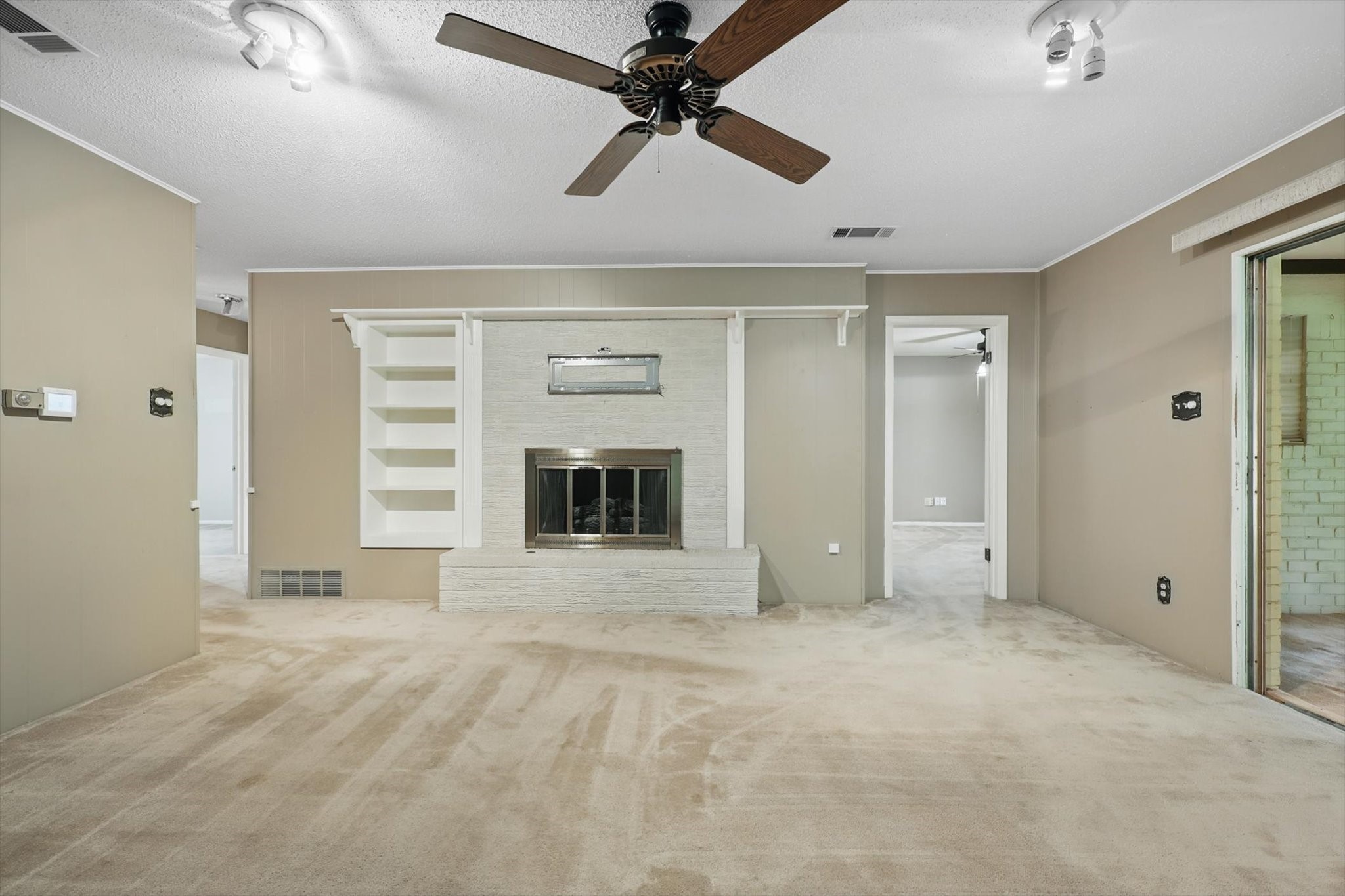 912 Live Oak Lane Arlington TX 76012